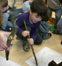 Junge, Kunst und Kultur im Kindergarten